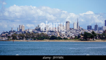 Skyline von San Francisco - SAN FRANCISCO - CALIFORNIA - 18. April 2017 Stockfoto