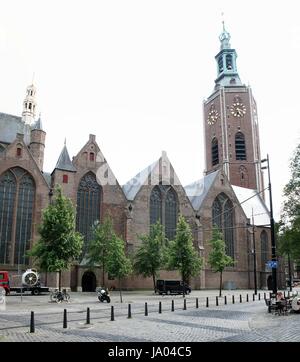 Grote of Sint-Jacobskerk (Grote Kerk oder St. James Church) ist ein Wahrzeichen evangelische Kirche im Zentrum von den Haag, Niederlande. (Stich von 2 Bildern). Stockfoto