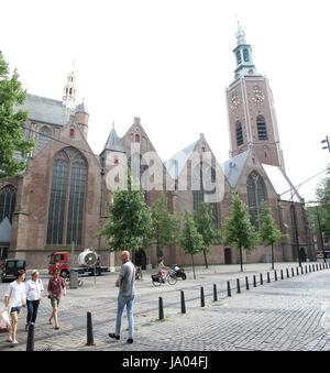 Grote of Sint-Jacobskerk (Grote Kerk oder St. James Church) ist ein Wahrzeichen evangelische Kirche im Zentrum von den Haag, Niederlande. (Stich von 3 Bildern) Stockfoto