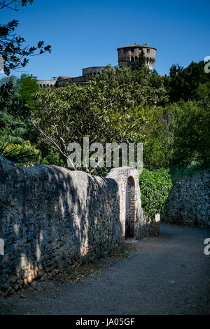 VOLTERRA, Toskana - 21. Mai 2017 - Medici-Festung mit dem Park in Volterra Toskana Italien Stockfoto