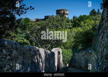 VOLTERRA, Toskana - 21. Mai 2017 - Medici-Festung mit dem Park in Volterra Toskana Italien Stockfoto
