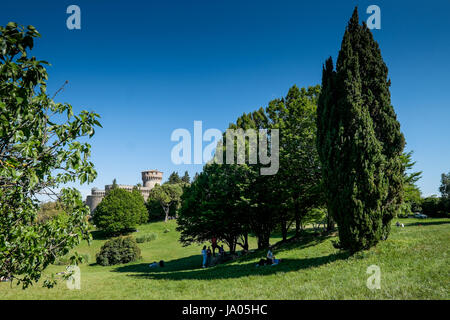 VOLTERRA, Toskana - 21. Mai 2017 - Medici-Festung mit dem Park in Volterra Toskana Italien Stockfoto