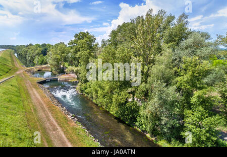 Kleinen Kanal entlang des Rheins in Bas-Rhin - Frankreich, Grand Est Stockfoto