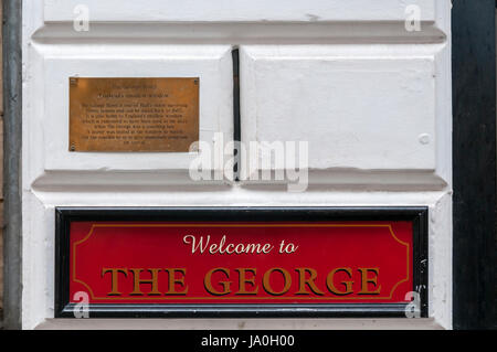 Als kleinste Fenster Englands, im George Hotel, Rumpf.  DETAILS IN DER BESCHREIBUNG. Stockfoto