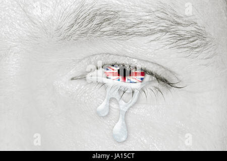 Weinenden Auge mit Großbritannien Flagge Stockfoto