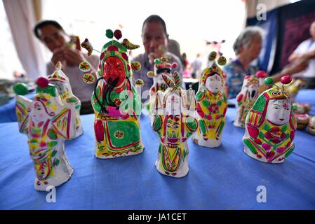 Linyi, Shandong Provinz. 3. Juni 2017. Tonfiguren werden während der immateriellen Kulturerbes Expo in Linyi Stadt, Ost-China Shandong Provinz, 3. Juni 2017 angezeigt. Bildnachweis: Fang Dehua/Xinhua/Alamy Live-Nachrichten Stockfoto