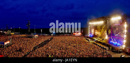 Nuerburg, Deutschland. 3. Juni 2017. Dpatop - Blick auf der Hauptbühne auf dem Musikfestival Rock bin Ring in Nuerburg, Deutschland, 3. Juni 2017. Das Festival wurde am vorherigen Abend wegen einer Terrordrohung unterbrochen. Foto: Thomas Frey/Dpa/Alamy Live News Stockfoto