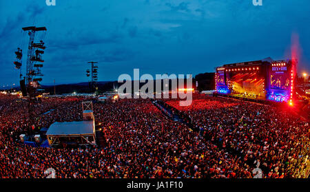 Nuerburg, Deutschland. 3. Juni 2017. Blick auf der Hauptbühne auf dem Musikfestival Rock am Ring in Nuerburg, Deutschland, 3. Juni 2017. Das Festival wurde am vorherigen Abend wegen einer Terrordrohung unterbrochen. Foto: Thomas Frey/Dpa/Alamy Live News Stockfoto