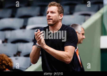 Paris, Frankreich, 4. Juni 2017: NBA-Profi David Lee in der 4. Vorrundenspiel seiner Freundin Caroline Wozniackis 2017 Tennis French Open in Roland Garros Paris. Bildnachweis: Frank Molter/Alamy Live-Nachrichten Stockfoto