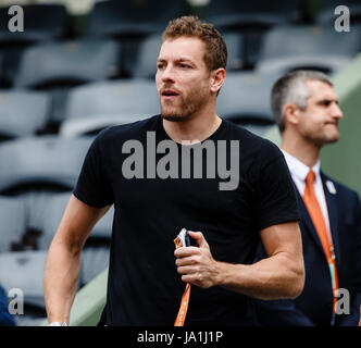 Paris, Frankreich, 4. Juni 2017: NBA-Profi David Lee in der 4. Vorrundenspiel seiner Freundin Caroline Wozniackis 2017 Tennis French Open in Roland Garros Paris. Bildnachweis: Frank Molter/Alamy Live-Nachrichten Stockfoto