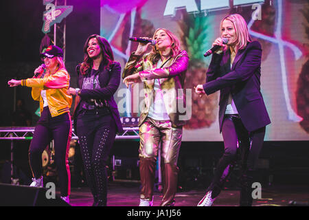 London, UK. 4. Juni 2017 - Melanie Blatt, Shaznay Lewis, Nicole Appleton und Natalie Appleton, der britischen Girlgroup All Saints, führen Sie auf dem mächtigen Tamtam-Festival im Londoner Victoria Park, 2017 Credit: Myles Wright/ZUMA Draht/Alamy Live News Stockfoto