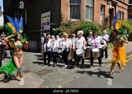 Glasgow, Vereinigtes Königreich. 4. Juni 2017. Das West End Festival habe im Gange heute mit Straßenkünstlern, Musik, Tanz, Essen und trinken. Bildnachweis: Douglas Carr/Alamy Live-Nachrichten Stockfoto