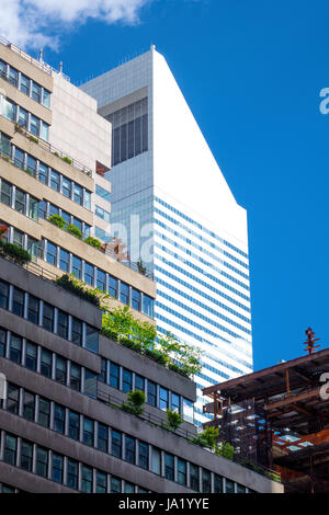 Citigroup Center, eine einzigartige weiße Hochhaus mit einem geplant Dach auf 53rd Street in New York City Stockfoto