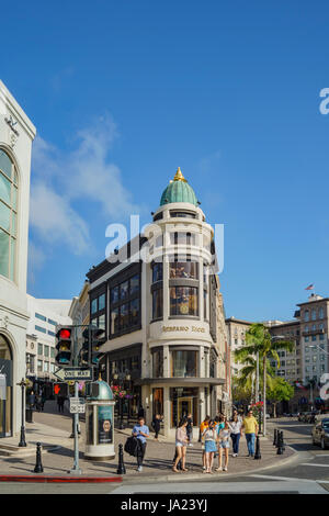 Beverly Hills, APR 12: Rodeo Drive in Beverly Hills am 12. April 2017 in Beverly Hills, Los Angeles, Kalifornien Stockfoto