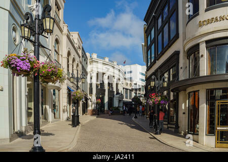 Beverly Hills, APR 12: Rodeo Drive in Beverly Hills am 12. April 2017 in Beverly Hills, Los Angeles, Kalifornien Stockfoto