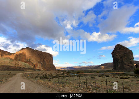 Piedra Parada Monolith im Chubut-Tal, entlang Route 12, Chubut, Argentinien Stockfoto