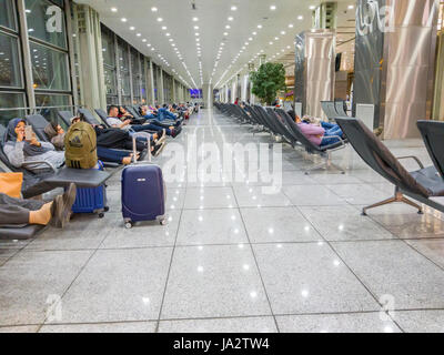 Teheran, IRAN - 7. Mai 2017: Wartezimmer am internationalen Flughafen von Teheran. Stockfoto