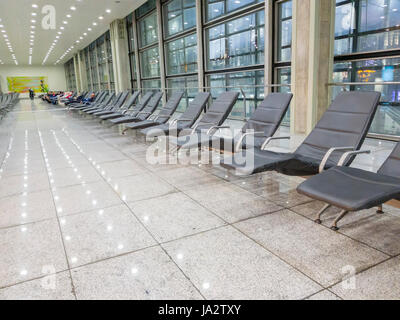 Teheran, IRAN - 7. Mai 2017: Wartezimmer am internationalen Flughafen von Teheran. Stockfoto