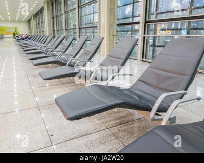 Teheran, IRAN - 7. Mai 2017: Wartezimmer am internationalen Flughafen von Teheran. Stockfoto