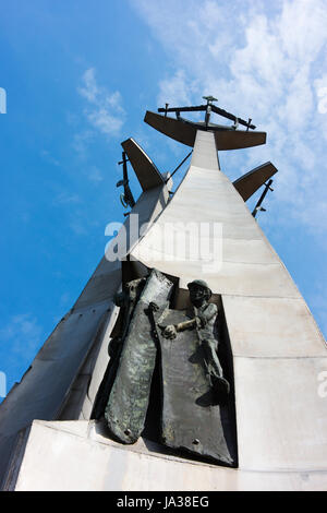 Nach oben Blick auf das Denkmal für die gefallenen Werftarbeiter von 1970, im Jahr 1980 vorgestellt. Es erinnert sich an Arbeitnehmer, die aufgrund der kommunistischen Unterdrückung gestorben. Stockfoto