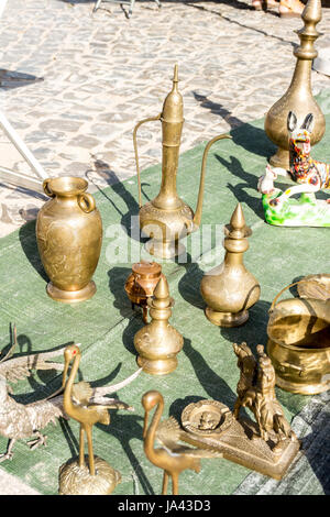 Große Auswahl an antiken Schatz Speisen in Portugal Markt Stockfoto