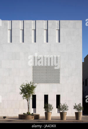 Islamische geometrisch in der Höhe. Jumaa Moschee, Doha, Vereinigte Arabische Emirate. Architekt: John McAslan & Partner, 2017. Stockfoto