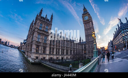 Blick auf den Big Ben und Teil von The House of Parliament in London bei Sonnenuntergang Stockfoto