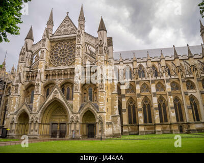London, UK - 28. Mai 2016: Außenbereich der gotische Kirche Westminster Abbey, dies ist ein traditioneller Ort der Krönung und Begräbnis-Seite für englische Monarchen Stockfoto
