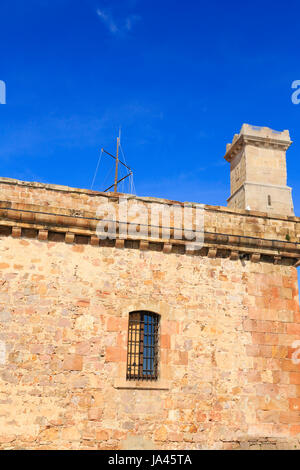 Wand und Wachturm, Castell de Montjuic, Barcelona, Katalonien, Spanien Stockfoto