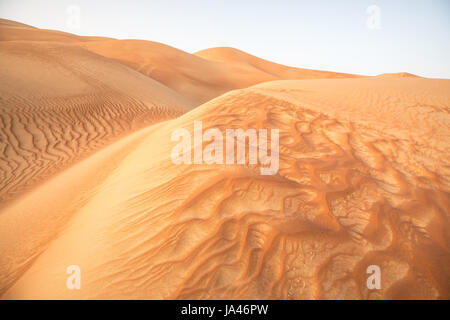 Blick auf komplizierte Dünen der Wüste Landschaft. Liwa Wüste, Vereinigte Arabische Emirate. Stockfoto