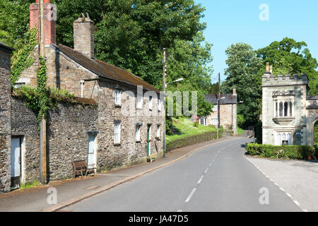 eine leere Hauptstraße im Dorf von st.germans, Cornwall, England, Großbritannien, uk Stockfoto