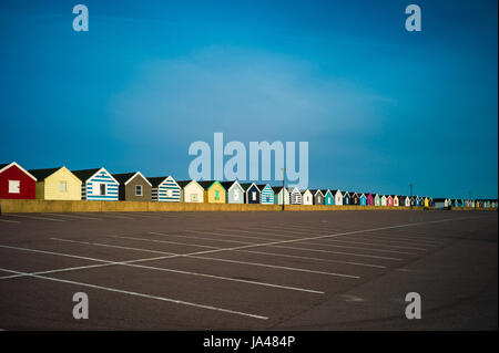 Bunte Meer Strandhütten in den kleinen Badeort Ostküste Southwold, Suffolk, UK Stockfoto