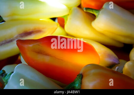 Paprika (Paprika) an einem Marktstand. Stockfoto