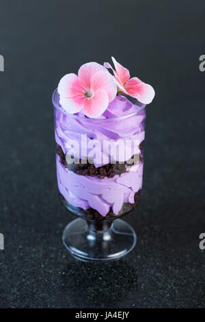 Molekulare Küche Speisen im Buffet Plastikgeschirr Stockfoto