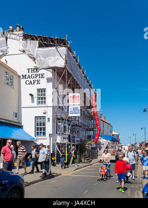 Das berühmte Elster-Café in Pier Road Whitby geschäftlich und nach umfangreichen Reparaturen geschlossen, nachdem ein Brand das Gebäude im Mai 2017 beschädigt Stockfoto