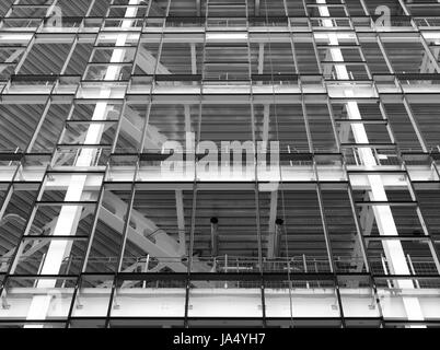 Baustelle oder moderne Office-Entwicklung mit Metallgerüst Stockfoto