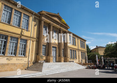 Nicosia, Zypern - 9. April 2017: Historische Schule von Faneromeni am Faneromeni Platz in der Altstadt innerhalb der venezianischen Mauern in Nikosia in Cypru Stockfoto