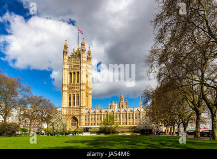 Westminster Abbey betrachtet von Victoria Tower Gardens, London, UK. Stockfoto