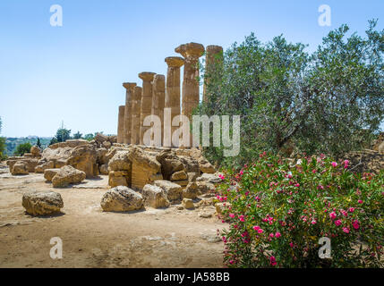Tempel des Herakles dorischen Säulen in das Tal der Tempel - Agrigento, Sizilien, Italien Stockfoto