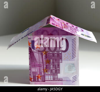 Ein Haus Bulit von 500 Euro-Scheine, Symbol für ein Haus zu bauen und die Zahlung Hypothek Stockfoto