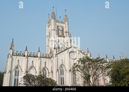 St. Pauls Cathedral in Kolkata, Westbengalen, Indien. Gotischen Stil weiße Gebäude im Jahre 1847 fertiggestellt. Stockfoto