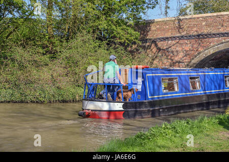 Schmale Boot am Grand Union Canal in der Nähe von Foxton sperrt Markt Hafen Stockfoto