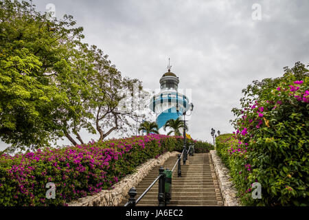 Leuchtturm auf der 444 Treppe Santa Ana Hill Treppe - Guayaquil, Ecuador Stockfoto