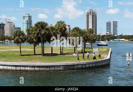 Feld festmachen an der Hafeneinfahrt nach St.Petersburg Florida USA Stockfoto