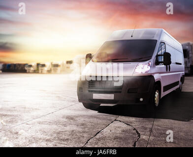 Transport-LKW bereit, Pakete zu liefern. 3D-Rendering Stockfoto