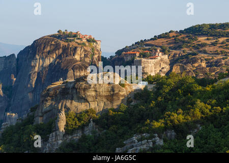 Griechenland. Meteora - unglaubliche Sandstein Felsformationen. Holly Monastery bei Sonnenaufgang. Stockfoto