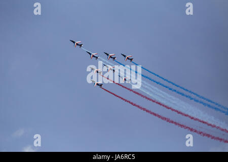 La Ferte Alais, Frankreich. 4. Juni 2017. Jets von der Patrouille de France in den Himmel über dem Flugplatz de Cerny, La Ferte Alais. Bildnachweis: Julian Elliott/Alamy Live-Nachrichten Stockfoto