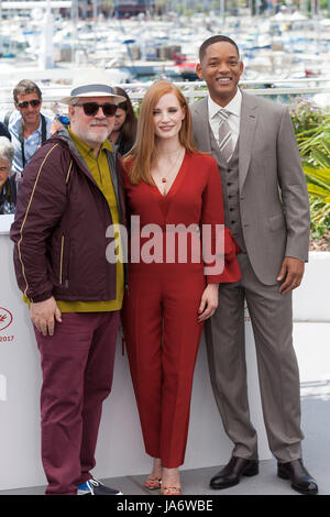 CANNES, Frankreich - Mai 17: Regisseur Pedro Amoldovar, Schauspielerin Jessica Chastain und Schauspieler Will Smith besucht die Jury Fototermin während der 70. jährlichen Cannes Film Festival im Palais des Festivals im 17. Mai 2017 in Cannes, Frankreich. Laurent Koffel/Alamy Live-Nachrichten Stockfoto