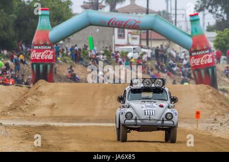 Ensenada, Mexiko. 3. Juni 2017. 49. SCORE Baja 500.as Runde 2 vier-Rennen 2017 SCORE Wüste der Welt-Championship.May 31-Juni 4, 2017Ã' 513,67 Meilen; Ensenada, Baja California, Mexico.Total Einträge: 236 (Stand 02.06.17). (von 28 US-Staaten, Österreich, Australien, Brasilien, Kanada, Dänemark, Ecuador.Germany, Großbritannien, Guatemala, Japan, Mexiko, Niederlande, Spanien). Sehen Sie hier #1111 Eric Solorzano, 57, Tijuana, Mexiko/Mike Acuna, 43, Tijuana, Mexiko/Jose Batanzos, 39, Tijuana, Mexiko/Eustacio Santa Cruz, 33, Tijuana, Mexiko/Keith Langford, 38, San Diego/Dana Brown, 57, Hollywood, Kalifornien (Credit ich Stockfoto