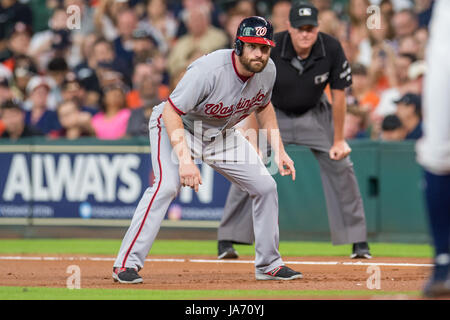23. August 2017: Washington Nationals zweiter Basisspieler Daniel Murphy (20) Nimmt ein leadoff vom 1. Base bei einem Major League Baseball Spiel zwischen den Houston Astros und der Washington Nationals im Minute Maid Park in Houston, TX. Die Astros gewann das Spiel 6-1... Trask Smith/CSM Stockfoto
